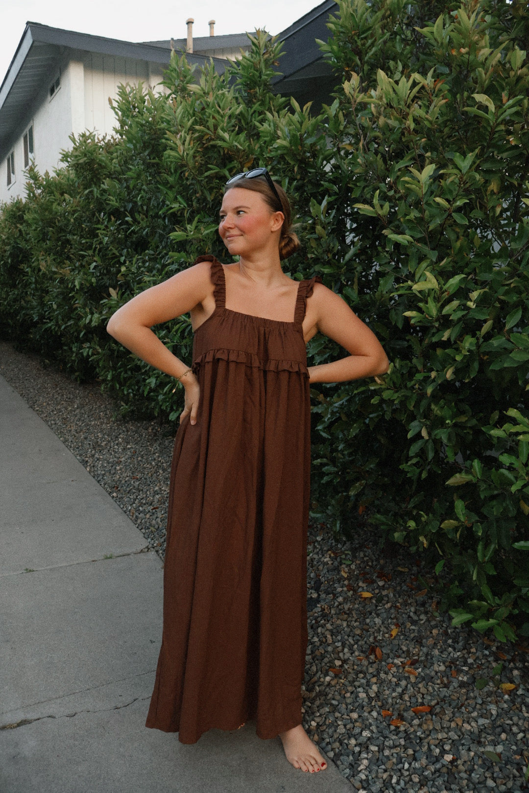linen blend maxi dress Story Sparkly Lace 3D Flower Size 0-28:28 with a plunging V moiré